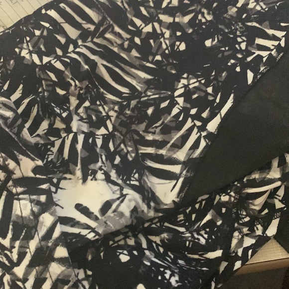 NEW Mid rise soft leggings with mesh panels - Picture 7 of 7